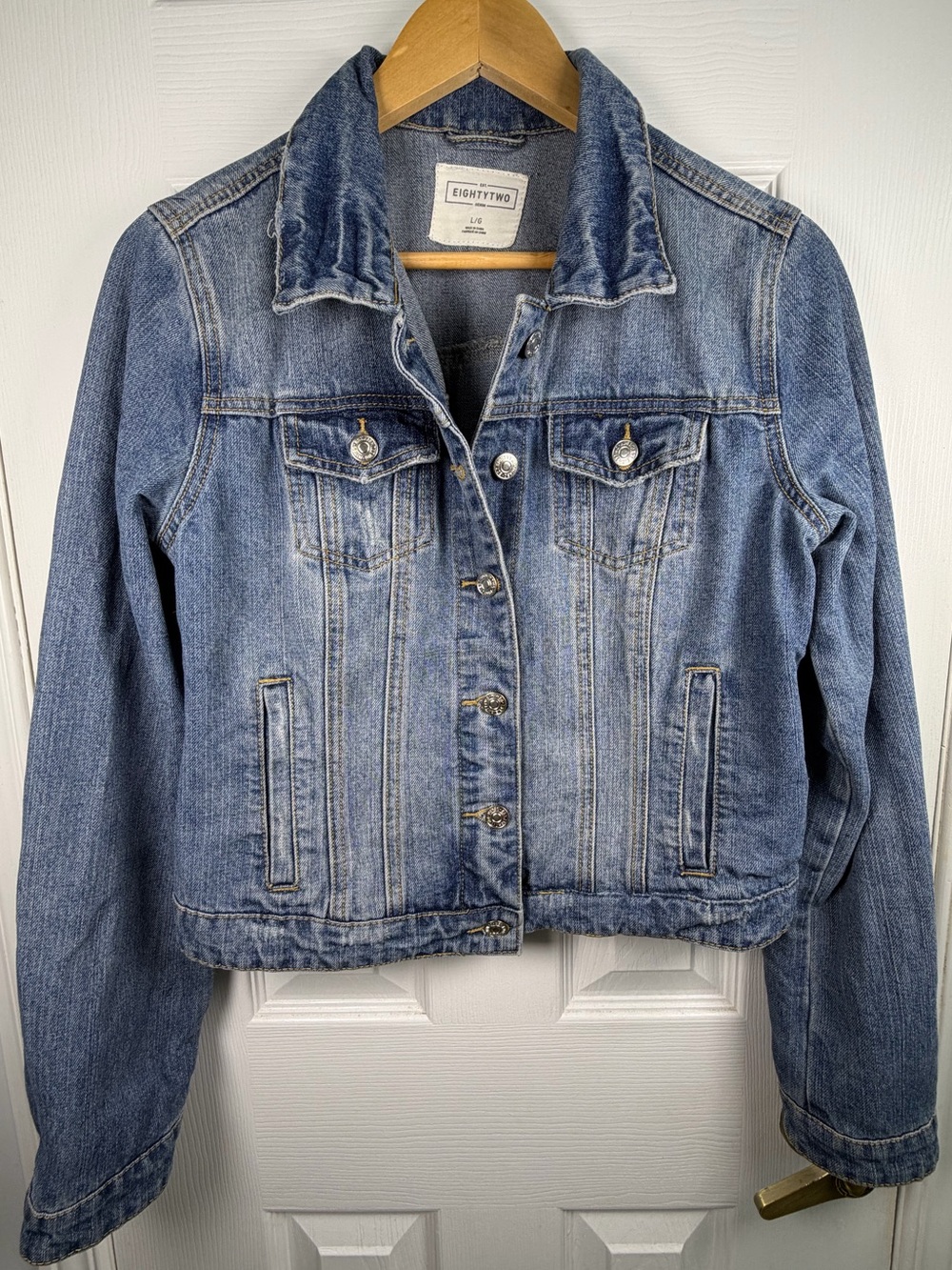 EightyTwo Women's L Light Wash Denim Jacket Cropped Button Front Y2K Vintage